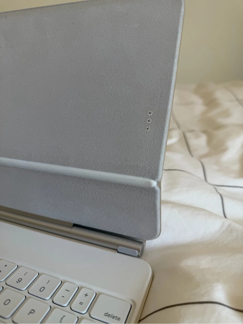 White Apple iPad Magic Keyboard (2021)